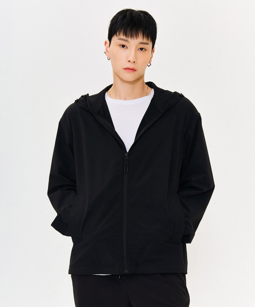 CHASECULT(チェイスカルト)の「ユニセックスストレッチフードジャケット-ブラック(その他アウター・メンズ・ブラック・100/110/95/105/90)」の3枚目の写真