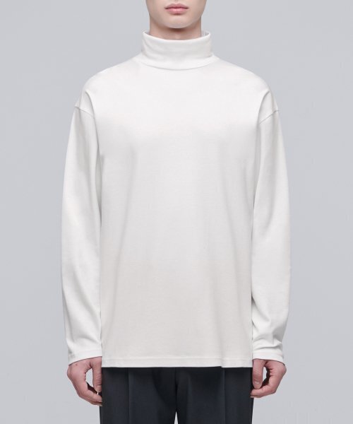 MUSINSA STANDARD（ムシンサスタンダード）の「リラックスドタートルネック長袖Tシャツ[クリーム]（Tシャツ/カットソー・メンズ・その他・SMALL/MEDIUM/LARGE/X-LARGE/XX-LARGE/XXX-LARGE）」の3枚目の写真