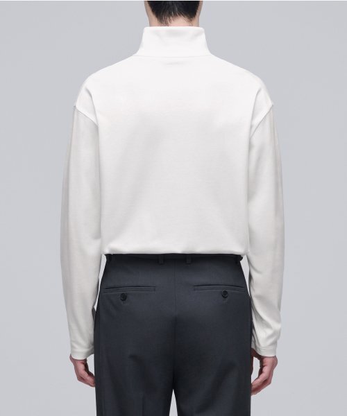 MUSINSA STANDARD（ムシンサスタンダード）の「リラックスドタートルネック長袖Tシャツ[クリーム]（Tシャツ/カットソー・メンズ・その他・SMALL/MEDIUM/LARGE/X-LARGE/XX-LARGE/XXX-LARGE）」の4枚目の写真