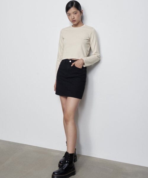 MUSINSA STANDARD WOMAN（ムシンサスタンダードウーマン）の「[クールタンダード] ウィメンズ クルーネック クロップ 長袖Tシャツ [エクリュ]（Tシャツ/カットソー・レディース・その他・SMALL/MEDIUM/LARGE/X-SMALL）」の2枚目の写真