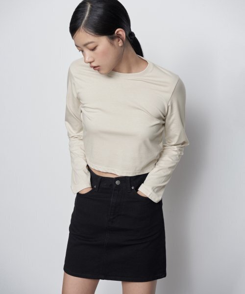 MUSINSA STANDARD WOMAN（ムシンサスタンダードウーマン）の「[クールタンダード] ウィメンズ クルーネック クロップ 長袖Tシャツ [エクリュ]（Tシャツ/カットソー・レディース・その他・SMALL/MEDIUM/LARGE/X-SMALL）」の5枚目の写真