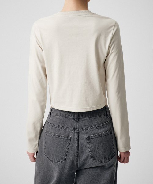 MUSINSA STANDARD WOMAN（ムシンサスタンダードウーマン）の「[クールタンダード] ウィメンズ クルーネック クロップ 長袖Tシャツ [エクリュ]（Tシャツ/カットソー・レディース・その他・SMALL/MEDIUM/LARGE/X-SMALL）」の7枚目の写真