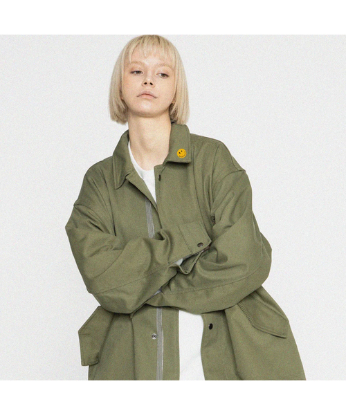 [UNISEX] LAPEL DOT SMILE CLIP OVERSIZED JACKET_KHAKI