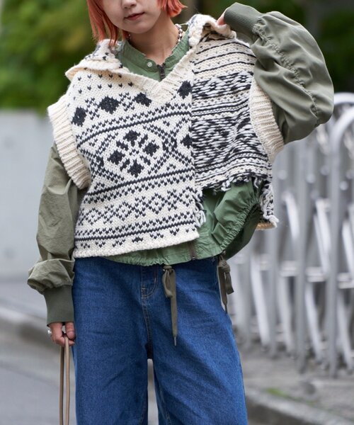 etsinta（エシンタ）の「【etsinta/エシンタ】ジャガードリメイクショートフードベスト（ニット/セーター・レディース・アイボリー・ONE SIZE）」の3枚目の写真