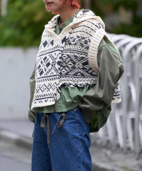 etsinta（エシンタ）の「【etsinta/エシンタ】ジャガードリメイクショートフードベスト（ニット/セーター・レディース・アイボリー・ONE SIZE）」の4枚目の写真