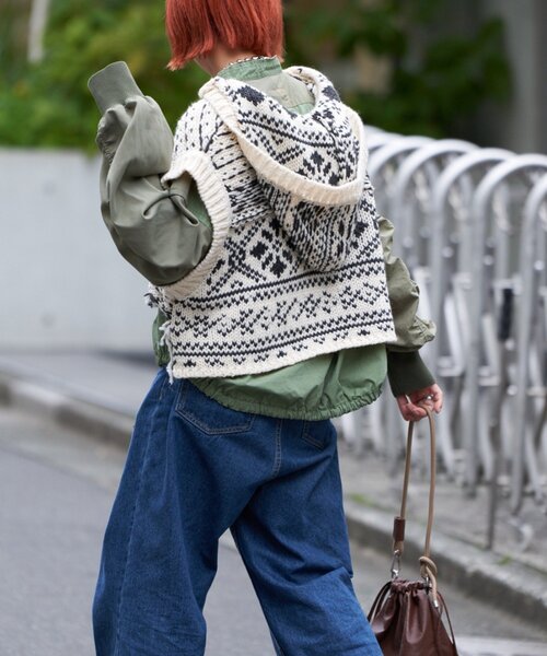 etsinta（エシンタ）の「【etsinta/エシンタ】ジャガードリメイクショートフードベスト（ニット/セーター・レディース・アイボリー・ONE SIZE）」の7枚目の写真