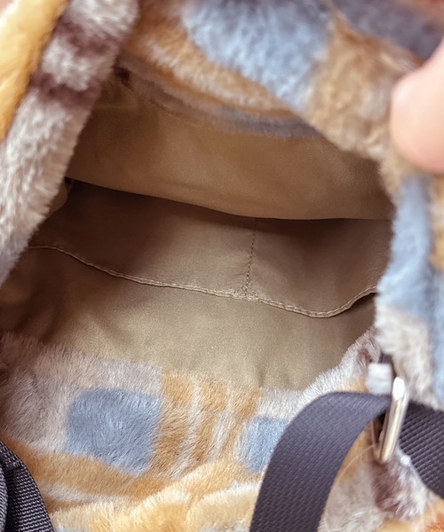 ScoLar（スカラー）の「653445：もふもふチェック ミニショルダーバッグ（ショルダーバッグ・レディース・ベージュ/パープル・FREE）」の10枚目の写真