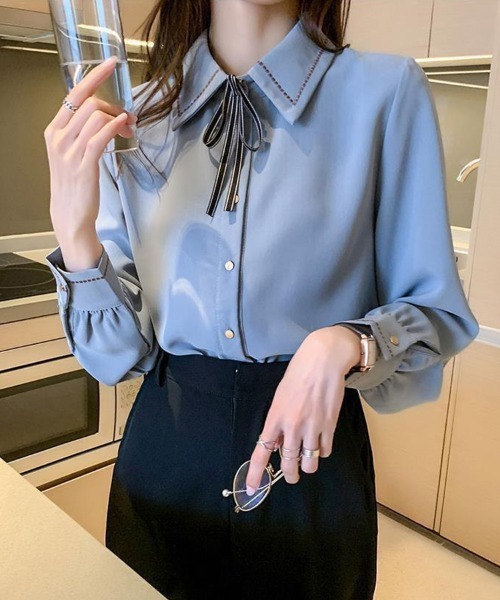 SallyLunn(サリーラン)の「リボン付きシャツブラウス(シャツ/ブラウス・レディース・ライトベージュ/ブルー・LARGE/MEDIUM)」の2枚目の写真