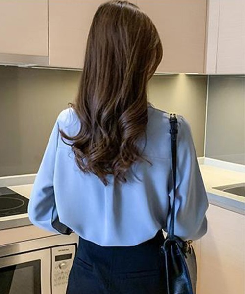 SallyLunn(サリーラン)の「リボン付きシャツブラウス(シャツ/ブラウス・レディース・ライトベージュ/ブルー・LARGE/MEDIUM)」の5枚目の写真
