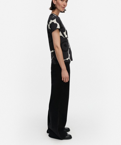 marimekko(マリメッコ)の「Heleys Unikko / T-shirt(Tシャツ/カットソー・レディース・ネイビー・MEDIUM/X-SMALL/SMALL/LARGE/X-LARGE)」の2枚目の写真