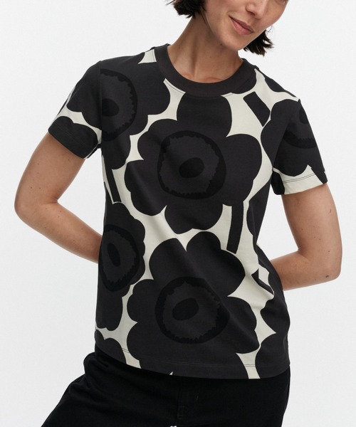 marimekko(マリメッコ)の「Heleys Unikko / T-shirt(Tシャツ/カットソー・レディース・ネイビー・MEDIUM/X-SMALL/SMALL/LARGE/X-LARGE)」の4枚目の写真