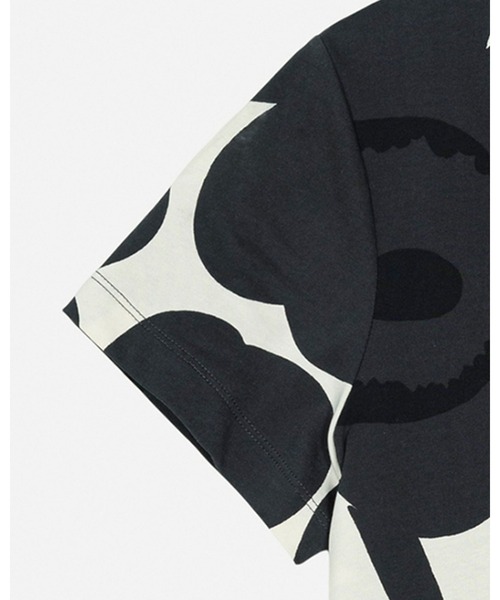 marimekko(マリメッコ)の「Heleys Unikko / T-shirt(Tシャツ/カットソー・レディース・ネイビー・MEDIUM/X-SMALL/SMALL/LARGE/X-LARGE)」の8枚目の写真