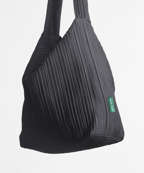 GREEN STUFF（グリーンスタッフ）の「seem full bag 62 - random pleats black（ショルダーバッグ・レディース・その他・FREE）」の3枚目の写真