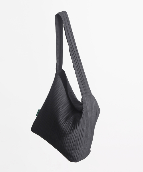 GREEN STUFF（グリーンスタッフ）の「seem full bag 62 - random pleats black（ショルダーバッグ・レディース・その他・FREE）」の7枚目の写真