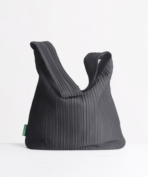 GREEN STUFF（グリーンスタッフ）の「seem full bag 62 - random pleats black（ショルダーバッグ・レディース・その他・FREE）」の9枚目の写真