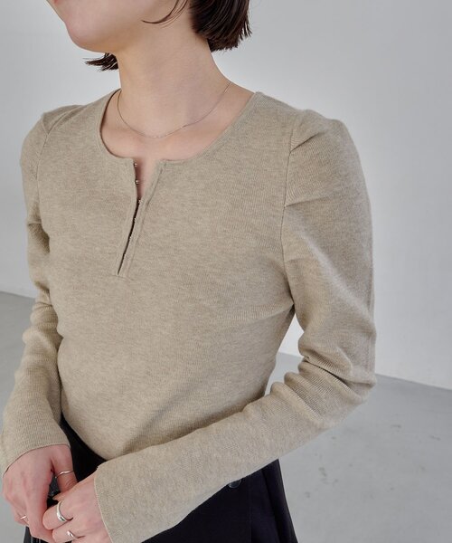 CAPRICIEUX LE'MAGE（カプリシューレマージュ）の「ホックヘンリーパフニット（ニット/セーター・レディース・ベージュ/ブラック/ブラウン/オフホワイト・FREE）」の4枚目の写真