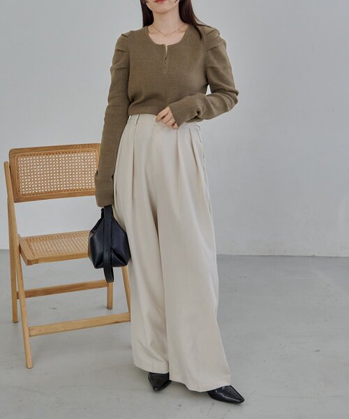 CAPRICIEUX LE'MAGE（カプリシューレマージュ）の「ホックヘンリーパフニット（ニット/セーター・レディース・ベージュ/ブラック/ブラウン/オフホワイト・FREE）」の5枚目の写真