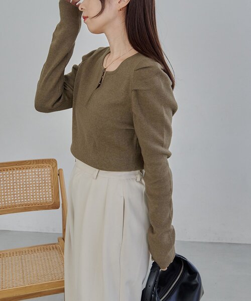 CAPRICIEUX LE'MAGE（カプリシューレマージュ）の「ホックヘンリーパフニット（ニット/セーター・レディース・ベージュ/ブラック/ブラウン/オフホワイト・FREE）」の8枚目の写真