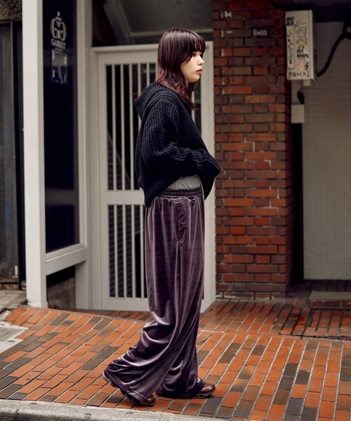 BASICKS(ベイシックス)の「Layered Velvet Trouser(デニムパンツ・レディース・グレー・S)」の2枚目の写真