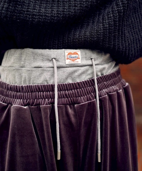 BASICKS(ベイシックス)の「Layered Velvet Trouser(デニムパンツ・レディース・グレー・S)」の4枚目の写真