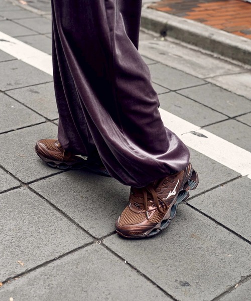 BASICKS(ベイシックス)の「Layered Velvet Trouser(デニムパンツ・レディース・グレー・S)」の6枚目の写真