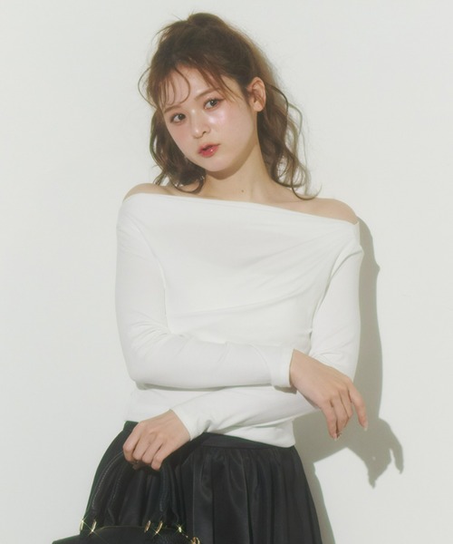 Olu.(オルドット)の「アシンメトリードレープトップス(Tシャツ/カットソー・レディース・ピンク/ホワイト/イエロー/ブラック・FREE)」の2枚目の写真