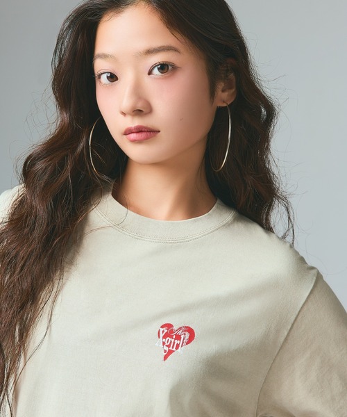X-girl（エックスガール）の「FADED HEART ROSE LOGO S/S TEE（Tシャツ/カットソー・レディース・ブルー/ブラック/ベージュ・S/M/L）」の12枚目の写真