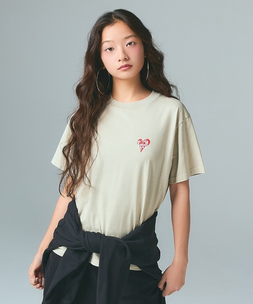 X-girl（エックスガール）の「FADED HEART ROSE LOGO S/S TEE（Tシャツ/カットソー・レディース・ブルー/ブラック/ベージュ・S/M/L）」の13枚目の写真