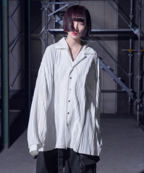 狐独(コドク)の「ボリュームオーバープリーツシャツ/セットアップ対応(シャツ/ブラウス・メンズ・パープル/ブラック/オフホワイト・MEDIUM/LARGE)」の2枚目の写真