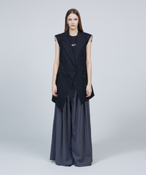 MMAM(ムアム)の「Signature back slit sleeveless dress(ワンピース・レディース・ブラック・FREE)」の1枚目の写真