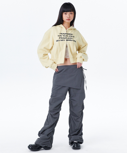 runningHIGH（ランニングハイ）の「Lettering Crop Zip-Up Hoodie [Eggshell]（パーカー・レディース・その他・F）」の2枚目の写真