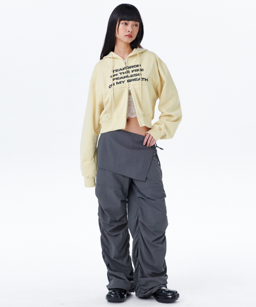 runningHIGH（ランニングハイ）の「Lettering Crop Zip-Up Hoodie [Eggshell]（パーカー・レディース・その他・F）」の3枚目の写真