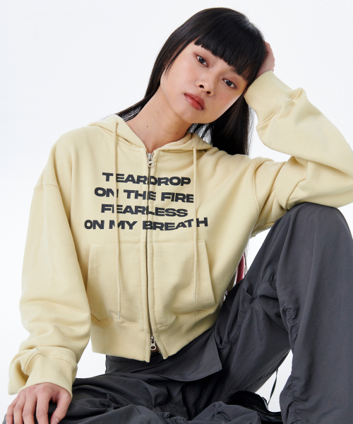 runningHIGH（ランニングハイ）の「Lettering Crop Zip-Up Hoodie [Eggshell]（パーカー・レディース・その他・F）」の4枚目の写真