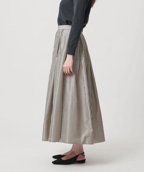 UNITED ARROWS（ユナイテッドアローズ）の「タフタ ボリューム ギャザースカート（スカート・レディース・オフホワイト/ブラック/その他2/その他1・36/38）」の19枚目の写真