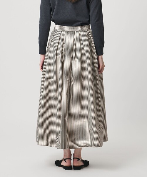 UNITED ARROWS（ユナイテッドアローズ）の「タフタ ボリューム ギャザースカート（スカート・レディース・オフホワイト/ブラック/その他2/その他1・36/38）」の20枚目の写真