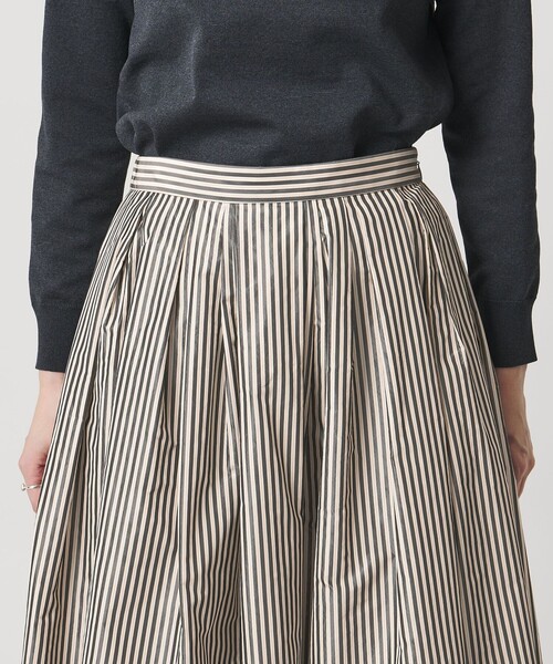 UNITED ARROWS（ユナイテッドアローズ）の「タフタ ボリューム ギャザースカート（スカート・レディース・オフホワイト/ブラック/その他2/その他1・36/38）」の21枚目の写真