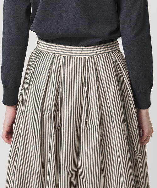 UNITED ARROWS（ユナイテッドアローズ）の「タフタ ボリューム ギャザースカート（スカート・レディース・オフホワイト/ブラック/その他2/その他1・36/38）」の22枚目の写真