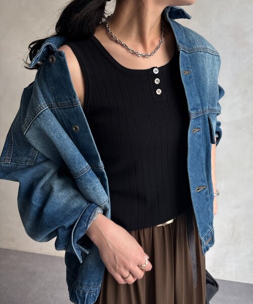 DouDou（ドゥドゥ）の「ヘンリーネック前後2WAYニットタンク（ニット/セーター・レディース・ベージュ/オフホワイト/ブラック/レッド・FREE）」の3枚目の写真