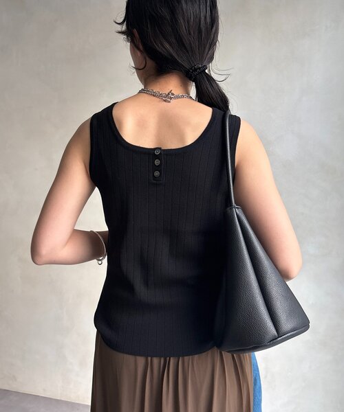 DouDou（ドゥドゥ）の「ヘンリーネック前後2WAYニットタンク（ニット/セーター・レディース・ベージュ/オフホワイト/ブラック/レッド・FREE）」の13枚目の写真