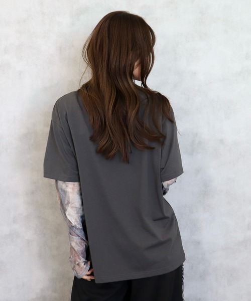 CECIL McBEE(セシルマクビー)の「袖レイヤードフロントプリントプルオーバー(Tシャツ/カットソー・レディース・ブラック/オフホワイト/チャコールグレー・MEDIUM/LARGE)」の21枚目の写真
