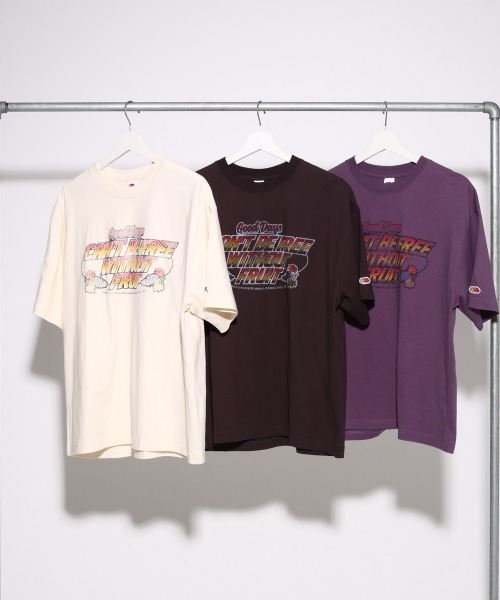 FRUIT OF THE LOOM(フルーツオブザルーム)の「19/-スラブ天竺Tシャツ5 / 半袖 ロゴ&メッセージ Tシャツ / CAN'T BE FREE WITHOUT FRUIT(Tシャツ/カットソー・メンズ・アイボリー/パープル/チャコールグレー・M/L/S)」の5枚目の写真
