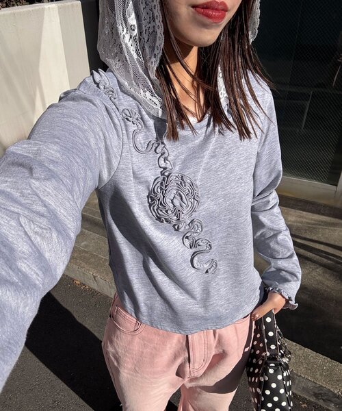 CIAOPANIC(チャオパニック)の「バラフリルレースフードシアートップス(Tシャツ/カットソー・レディース・ブラック/グレー/イエロー/ホワイト・ONE SIZE)」の3枚目の写真