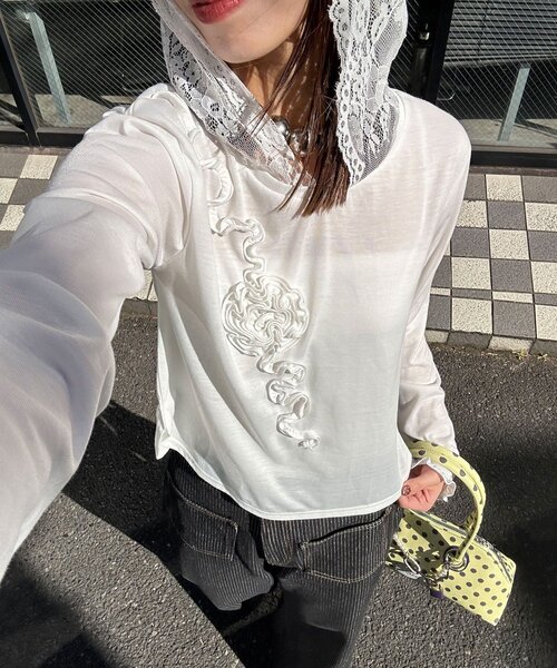 CIAOPANIC(チャオパニック)の「バラフリルレースフードシアートップス(Tシャツ/カットソー・レディース・ブラック/グレー/イエロー/ホワイト・ONE SIZE)」の2枚目の写真