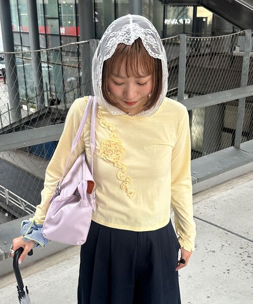 CIAOPANIC(チャオパニック)の「バラフリルレースフードシアートップス(Tシャツ/カットソー・レディース・ブラック/グレー/イエロー/ホワイト・ONE SIZE)」の9枚目の写真
