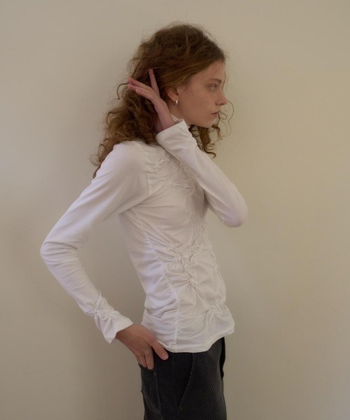 oursaalty（アウアソルティ）の「WRINKLY HIGH-NECK T SHIRTS（Tシャツ/カットソー・レディース・ネイビー/ホワイト・FREE）」の8枚目の写真
