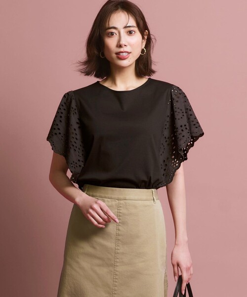 23区 S(ニジュウサンクチイサイサイズ)の「カットワークエンブロイダリー デザインスリーブ トップス(Tシャツ/カットソー・レディース・ダークブラウン系/ブラック系/黄土色系/ホワイト系・32)」の3枚目の写真
