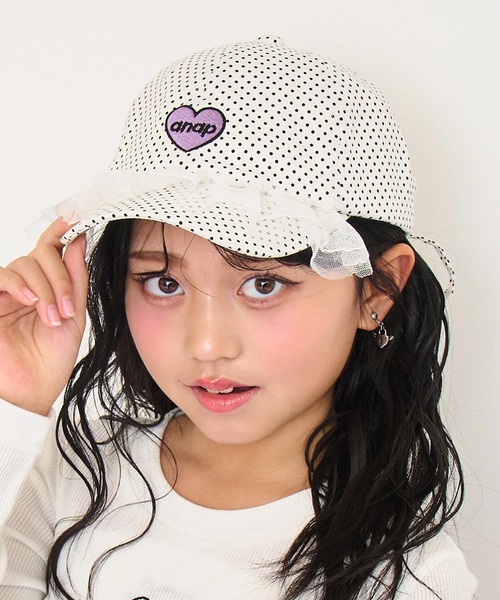 ANAP kids(アナップキッズ)の「ハートロゴ フリルリボン キャップ(キャップ・キッズ・ラベンダー/ブラック/ホワイト×ブラック・F)」の2枚目の写真