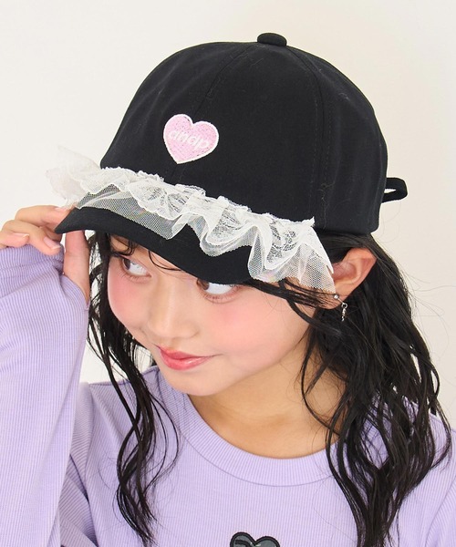 ANAP kids(アナップキッズ)の「ハートロゴ フリルリボン キャップ(キャップ・キッズ・ラベンダー/ブラック/ホワイト×ブラック・F)」の3枚目の写真