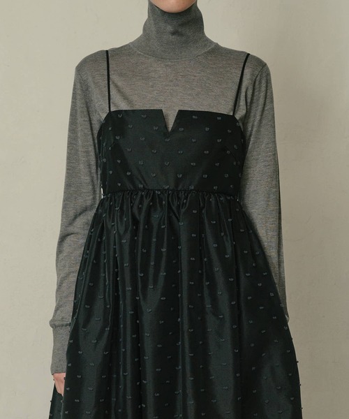 LE CIEL BLEU（ルシェルブルー）の「ハイゲージタートルネックニット / High-Gauge Turtleneck Knit（ニット/セーター・レディース・ネイビー/ブラック/ホワイト/ブラウン/グレー・36）」の13枚目の写真