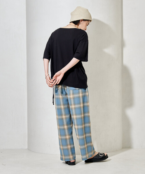 FREAK'S STORE(フリークスストア)の「シアーコットン ルーズボートネック Tシャツ/シアーTシャツ(Tシャツ/カットソー・レディース・ブラウン/ピンク/オフホワイト/ブラック・フリ-)」の14枚目の写真